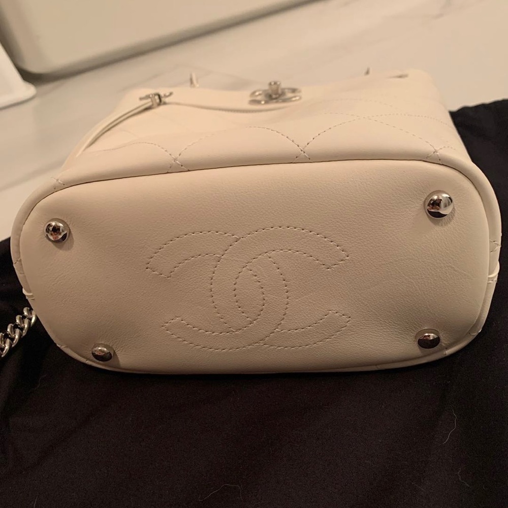 Chanel Sac Cordon top handle bucket quilted white leather silver hardware purse - Picture 10 of 15